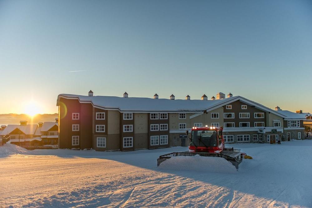 White Crystal Inn Big White Ski Resort Exterior photo