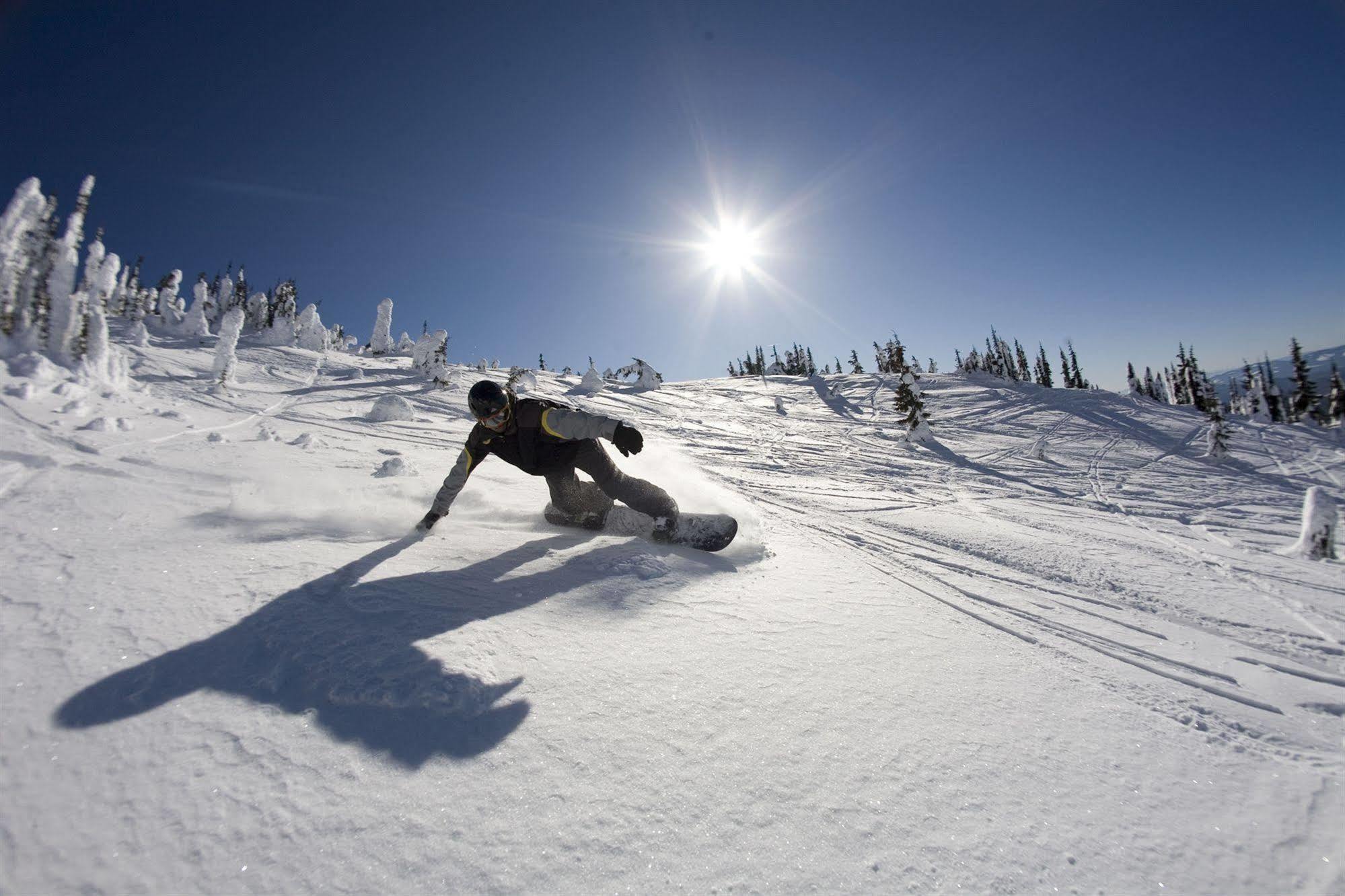 White Crystal Inn Big White Ski Resort Exterior photo