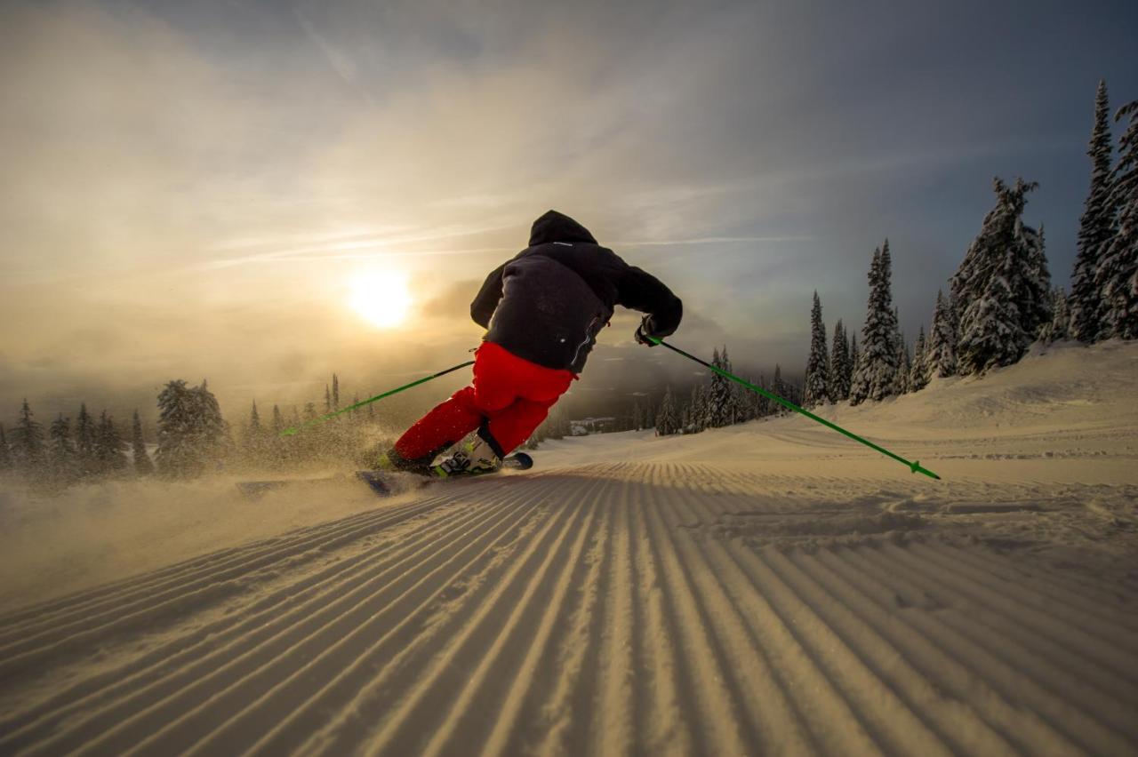 White Crystal Inn Big White Ski Resort Exterior photo