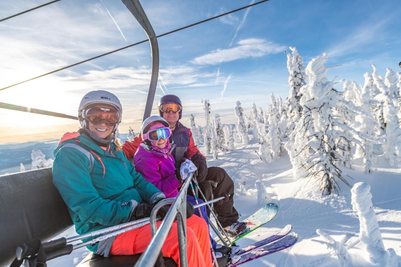 White Crystal Inn Big White Ski Resort Exterior photo