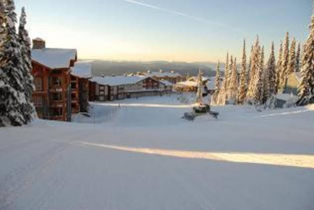 White Crystal Inn Big White Ski Resort Exterior photo